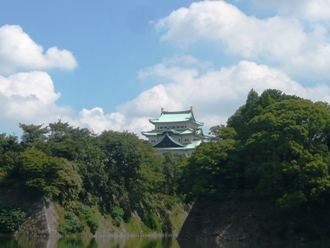 お堀からみる名古屋城